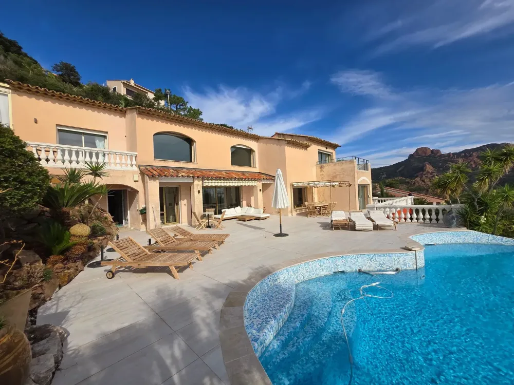 Pose de carrelage extérieur à Roquebrune-sur-Argenwebp