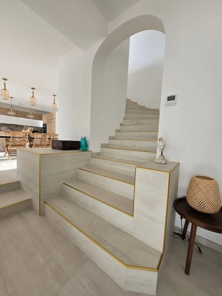 pose de carrelage escaliers avec ARP