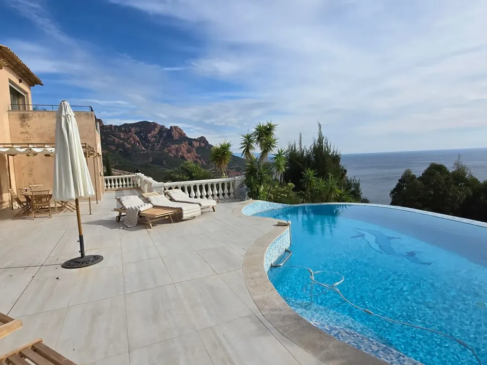 carrelage extérieur autour piscinewebp